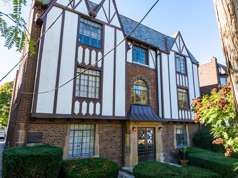 1352 Kenilworth Ave, Lakewood, OH à vendre - Photo de l’immeuble – Image 3 sur 8