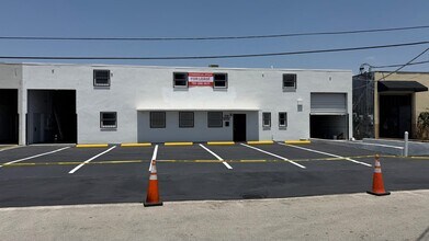 1705-1707 W 32nd Pl, Hialeah, FL à louer Photo intérieure– Image 1 sur 12