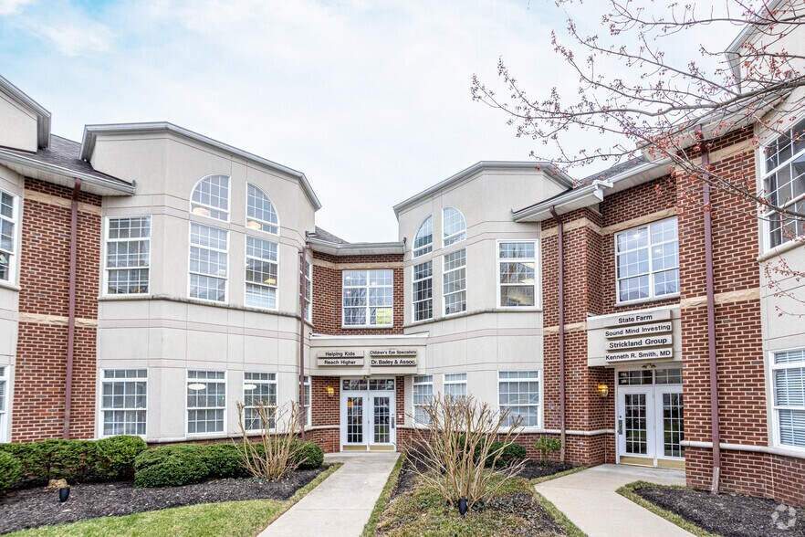 9700 Park Plaza Ave, Louisville, KY à louer - Photo de l’immeuble – Image 1 sur 15