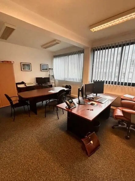 Bureau dans Noisy-le-Grand à vendre - Photo de l’immeuble – Image 3 sur 7