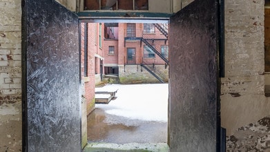 235 Promenade St, Providence, RI à louer Photo intérieure– Image 1 sur 11