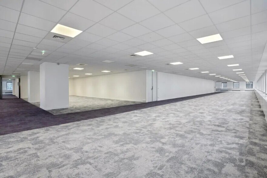 Bureau dans Courbevoie à louer - Photo de l’immeuble – Image 1 sur 12