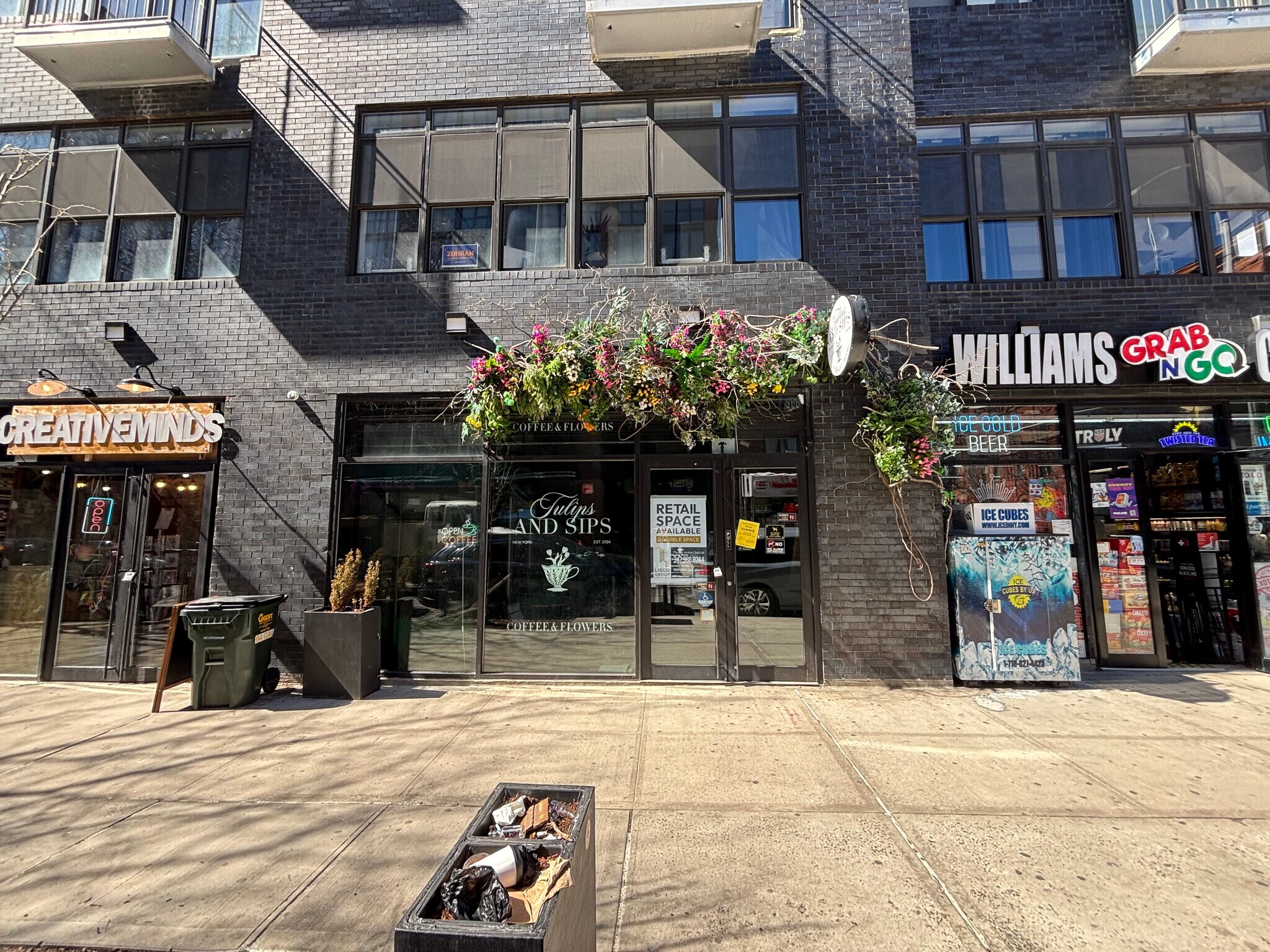 364 Bedford Ave, Brooklyn, NY à louer Photo de l’immeuble– Image 1 sur 9