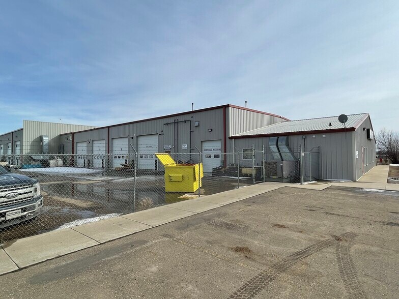 1782 32 St SW, Medicine Hat, AB à louer - Photo de l’immeuble – Image 3 sur 3