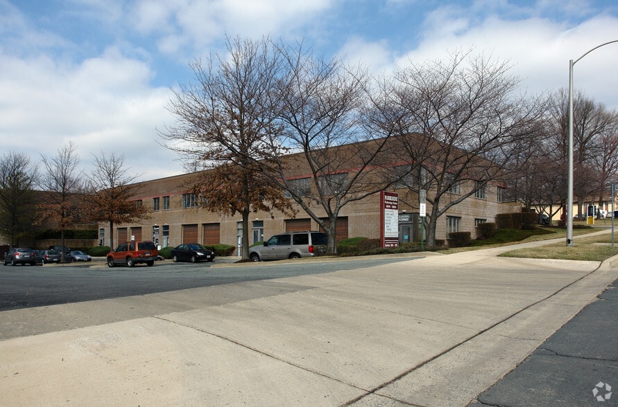 8041 Cessna Ave, Gaithersburg, MD à louer - Photo de l’immeuble – Image 1 sur 6