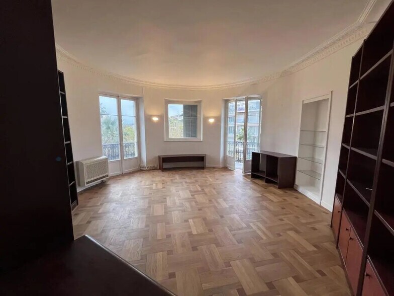 Bureau dans Nice à louer - Photo de l’immeuble – Image 2 sur 12