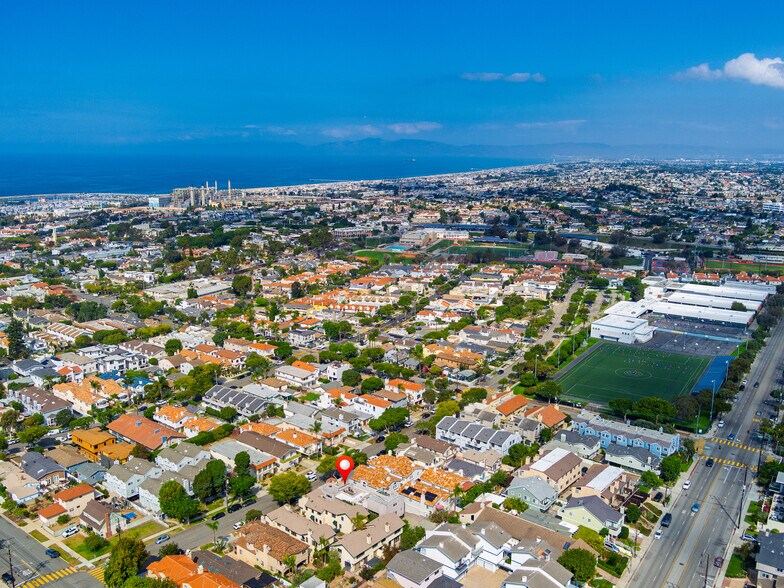 118 S Lucia Ave, Redondo Beach, CA à vendre - Photo de l’immeuble – Image 3 sur 12