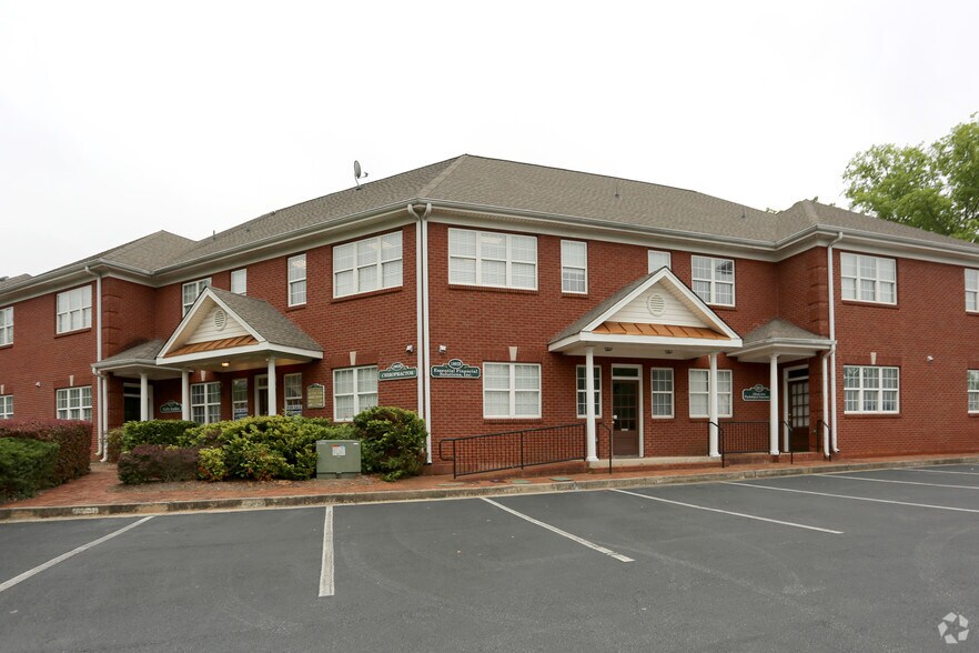327 Dahlonega St, Cumming, GA à louer - Photo de l’immeuble – Image 1 sur 15