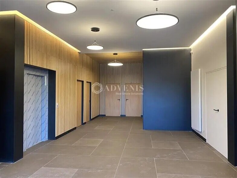 Bureau dans Nanterre à louer - Photo de l’immeuble – Image 2 sur 12