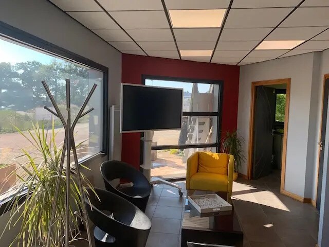 Local d’activités dans Vannes à louer - Photo de l’immeuble – Image 3 sur 6