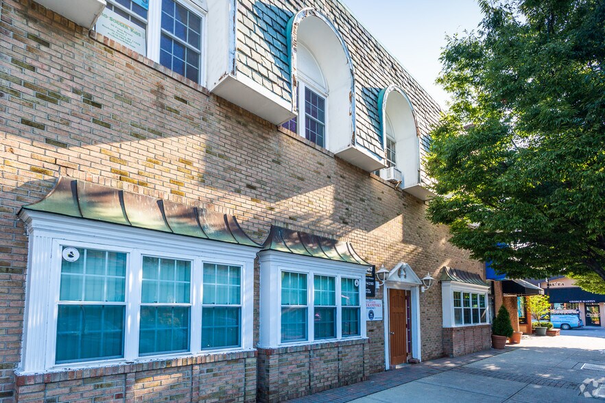 55 Front St, Rockville Centre, NY à vendre - Photo de l’immeuble – Image 2 sur 20