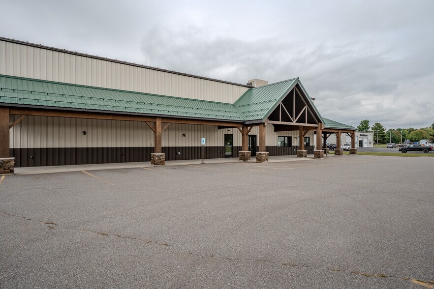 2500 E Main St, Merrill, WI à vendre - Photo de l’immeuble – Image 2 sur 21