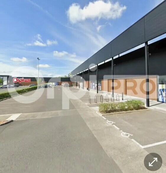 Local commercial dans Champigny à louer - Photo de l’immeuble – Image 2 sur 4