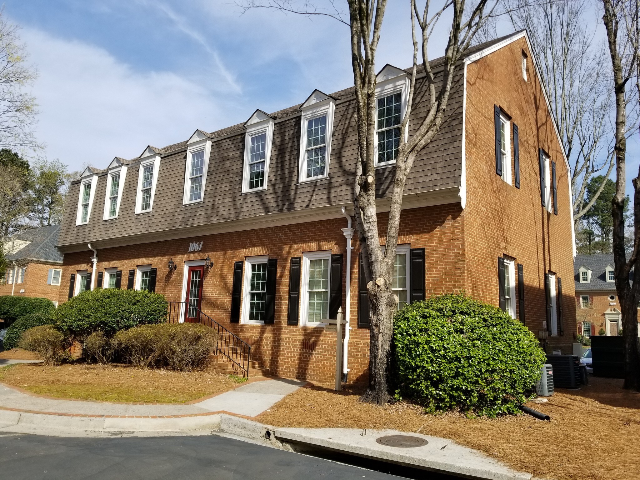 1061 Cambridge Sq, Alpharetta, GA à louer Photo de l’immeuble– Image 1 sur 7