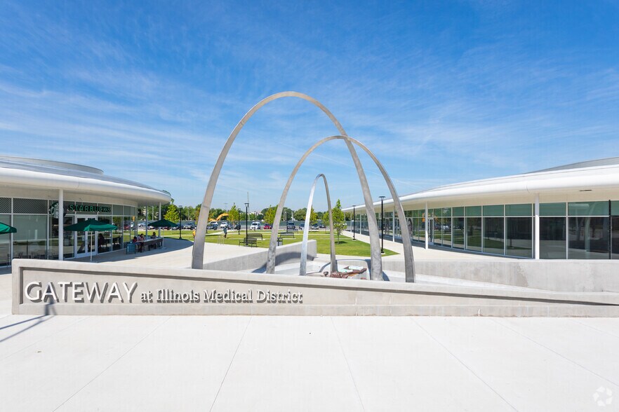 2020 W Ogden Ave, Chicago, IL à louer - Photo de l’immeuble – Image 3 sur 6