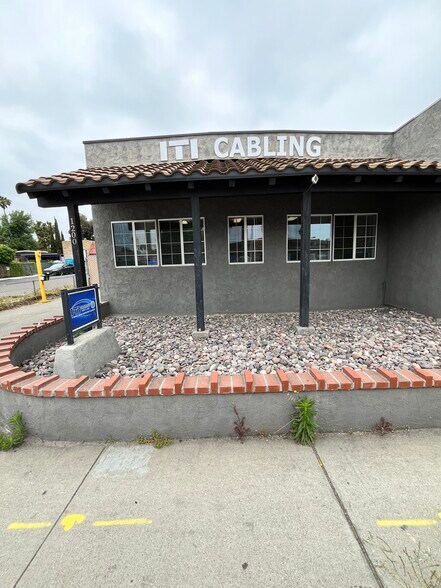 1200 S Escondido Blvd, Escondido, CA à vendre - Photo de l’immeuble – Image 3 sur 5
