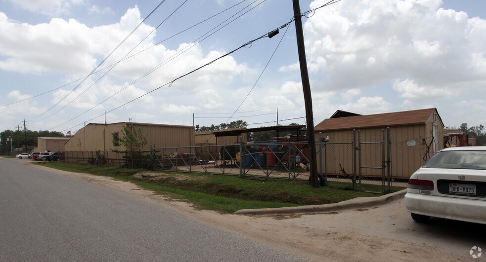 7510-7522 Sandle Street portefeuille de 7 biens à vendre sur LoopNet.fr - Photo principale – Image 2 sur 3