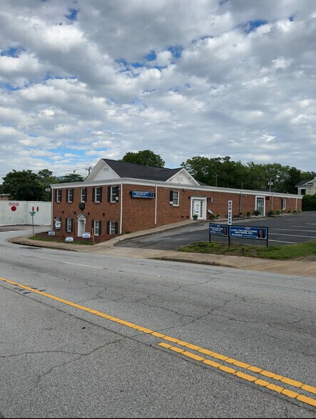 365-371 E Saint John St, Spartanburg, SC à louer - Photo de l’immeuble – Image 3 sur 3