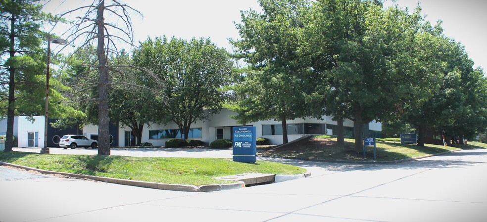 112 Point West Blvd, Saint Charles, MO à louer - Photo de l’immeuble – Image 3 sur 6