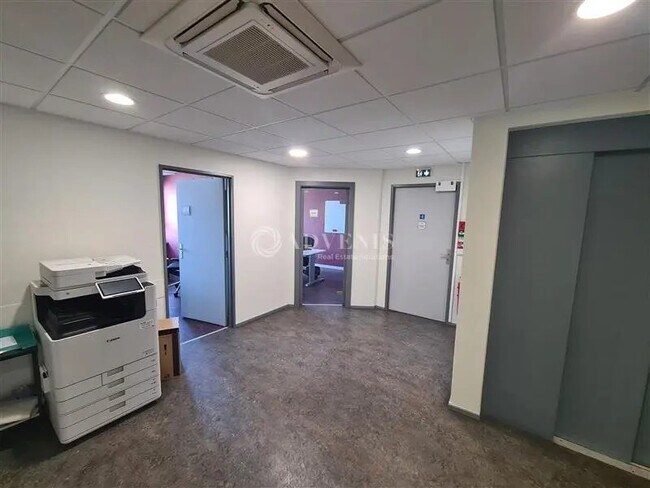 Plus de détails pour Bureau à vendre