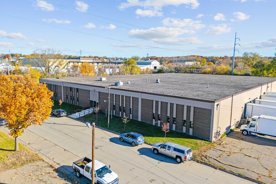 752 SE 30th Ave, Minneapolis, MN à louer - Photo de l’immeuble – Image 1 sur 12
