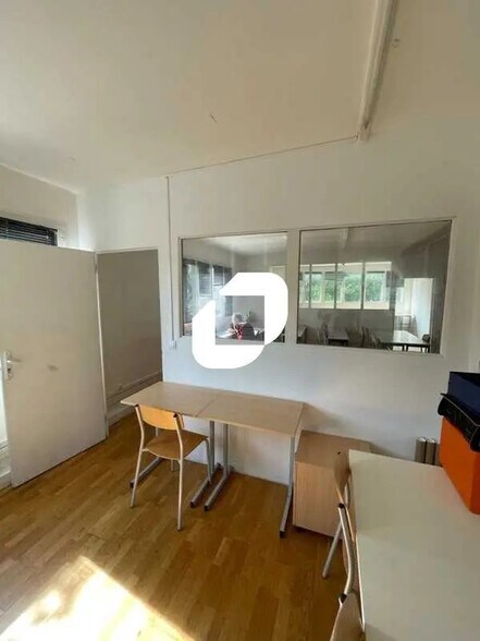 Bureau dans Montreuil à louer - Photo de l’immeuble – Image 2 sur 11