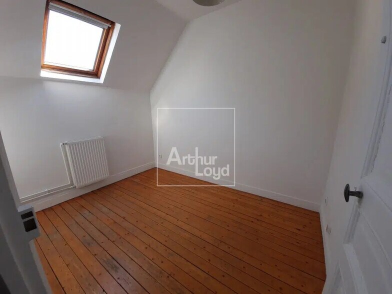 Bureau dans Melun à louer - Photo de l’immeuble – Image 3 sur 4