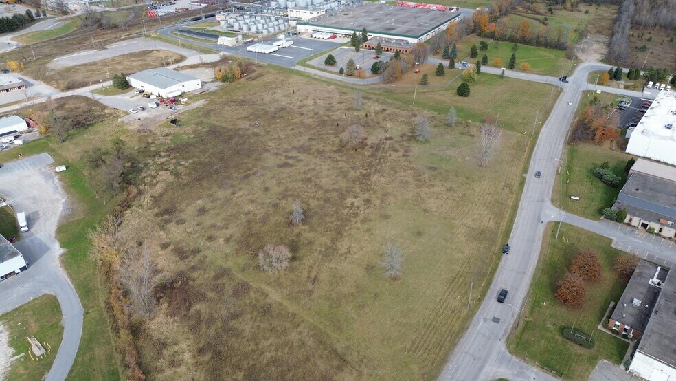 1365 California Avenue, Brockville, ON à vendre - Photo de l’immeuble – Image 3 sur 9