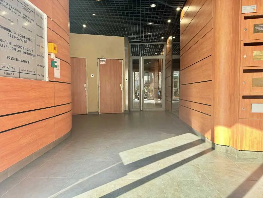 Bureau dans Villeurbanne à louer Hall d’entrée– Image 1 sur 11