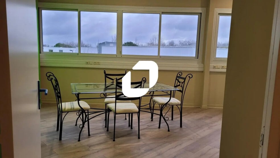 Local d’activités dans Quincy-Voisins à louer - Photo intérieure – Image 2 sur 4