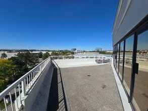 2233 Argentia Rd, Mississauga, ON à louer Photo intérieure– Image 2 sur 8