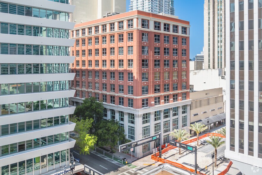 101 E Flagler St, Miami, FL à louer - Photo de l’immeuble – Image 3 sur 17
