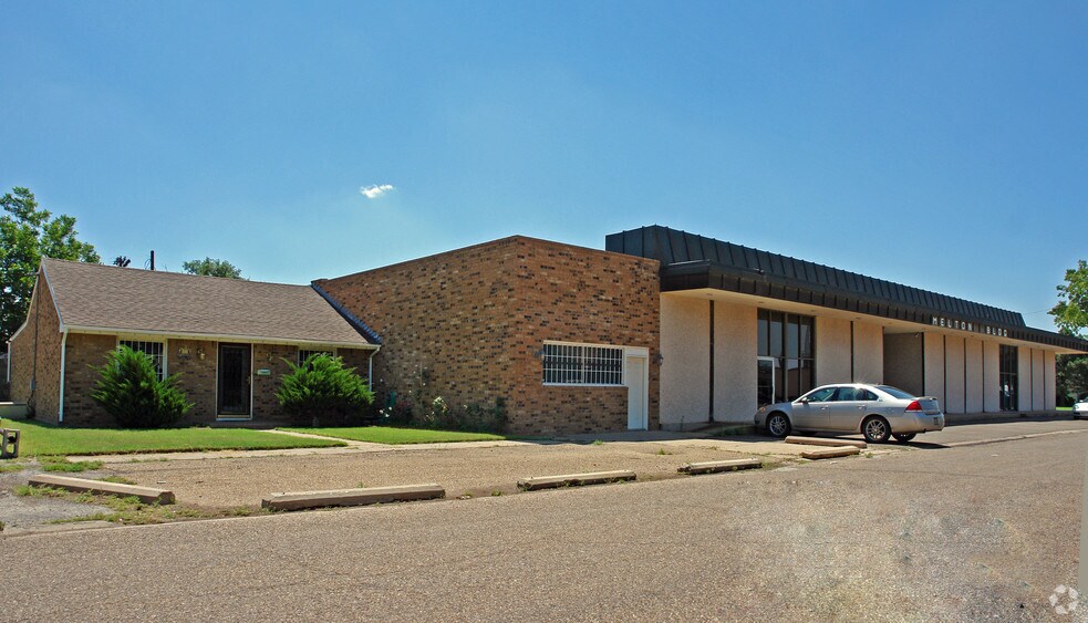 812 W 8th St, Plainview, TX à louer - Photo de l’immeuble – Image 3 sur 7