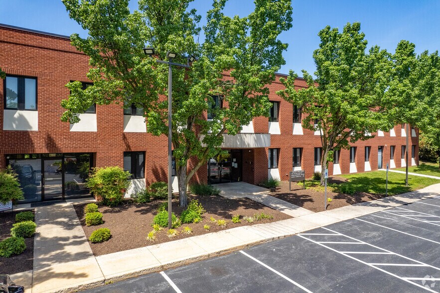 400 Foxcroft Ave, Martinsburg, WV à louer - Photo de l’immeuble – Image 1 sur 14