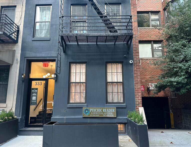 333 E 52nd St, New York, NY à vendre - Photo de l’immeuble – Image 2 sur 11