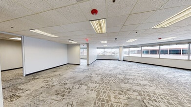330 E Kilbourn Ave, Milwaukee, WI à louer Photo intérieure– Image 2 sur 9