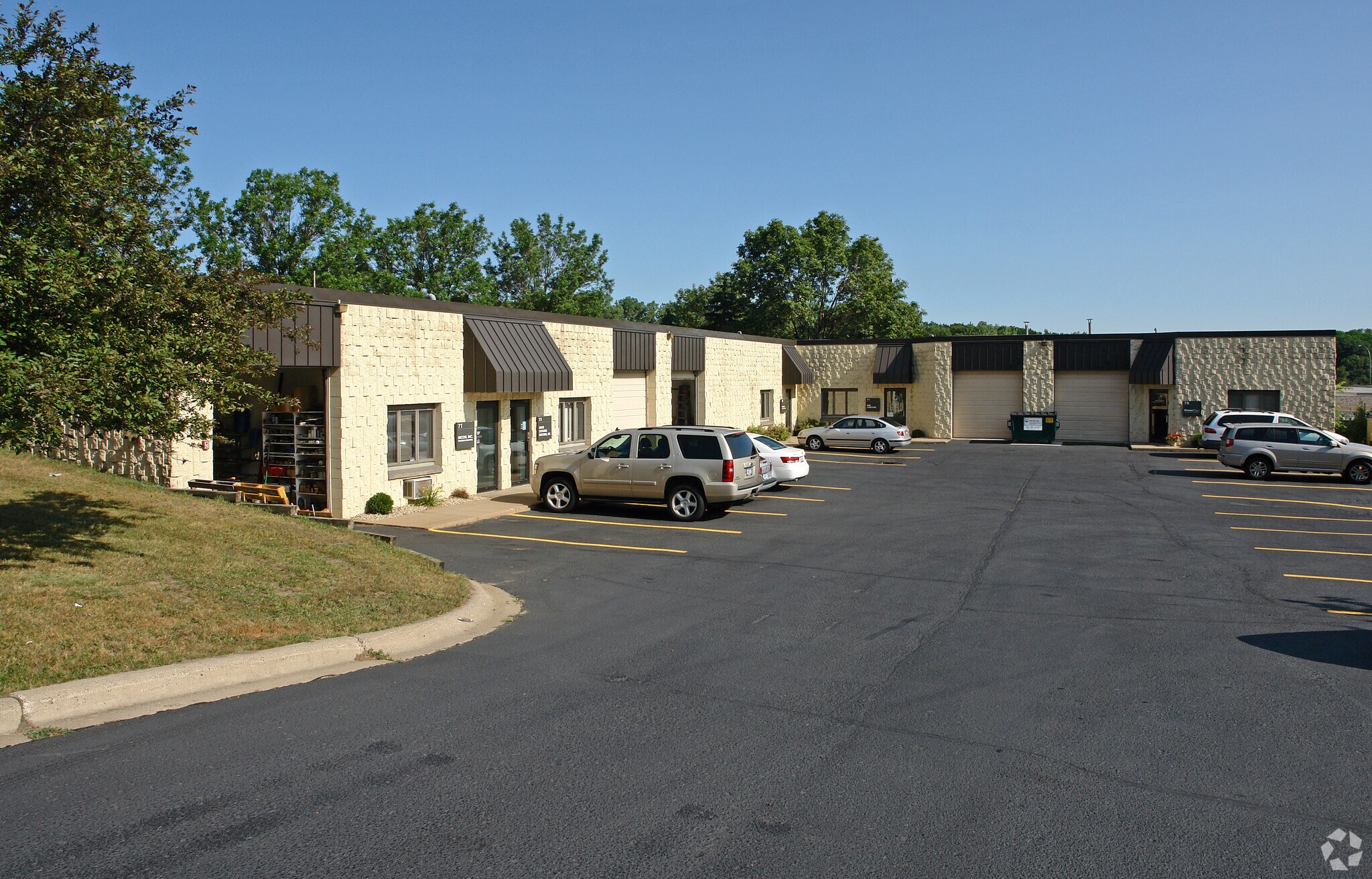 71-79 County Rd B E, Little Canada, MN à louer Photo principale– Image 1 sur 4