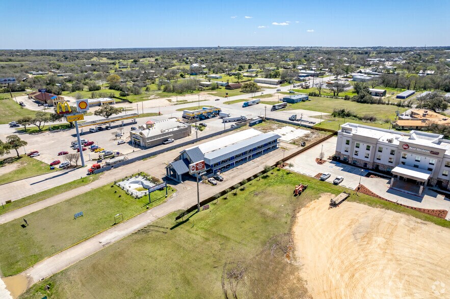 420 E I-10 Frontage Rd, Flatonia, TX à vendre - Aérien – Image 3 sur 5