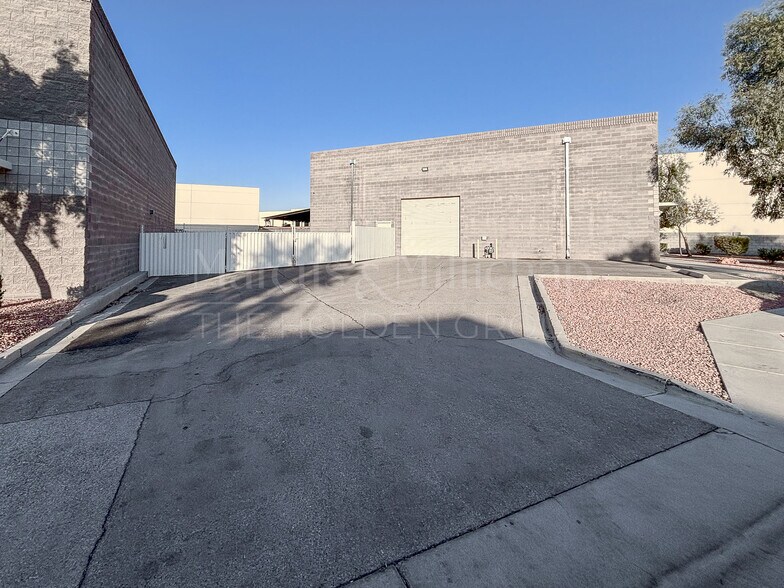 4340 E Alexander Rd, Las Vegas, NV à vendre - Photo de l’immeuble – Image 2 sur 14