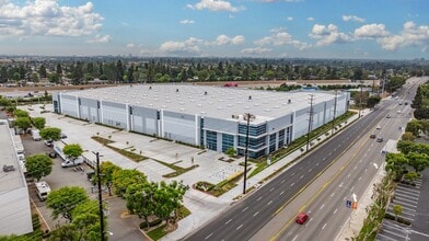 2872 E La Palma Ave, Anaheim, CA à louer Photo intérieure– Image 2 sur 4