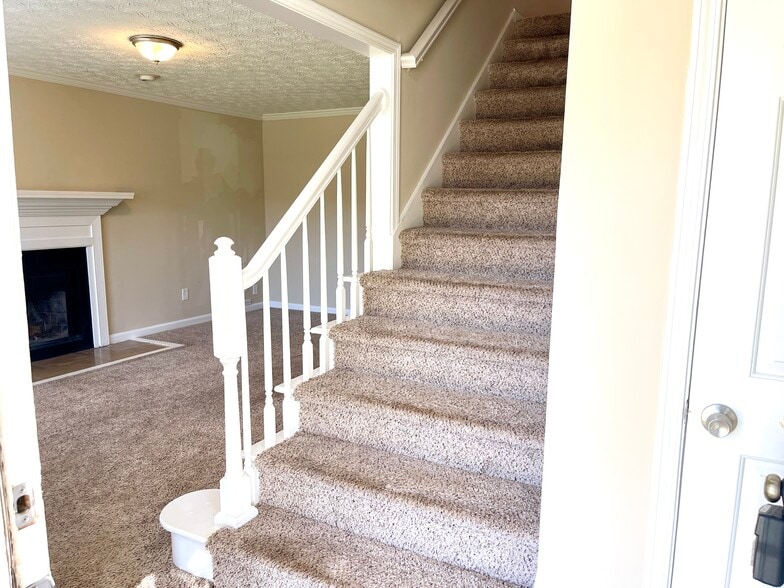 2124 Hickory Bnd SE, Conyers, GA à vendre - Photo de l’immeuble – Image 2 sur 16