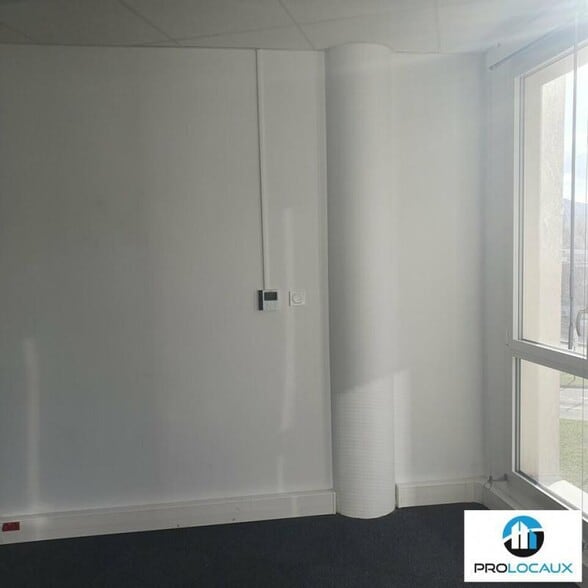 Bureau dans Seyssinet-Pariset à louer - Photo de l’immeuble – Image 3 sur 6