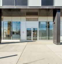 2416 16 Ave NW, Calgary, AB à louer Photo de l’immeuble– Image 2 sur 2