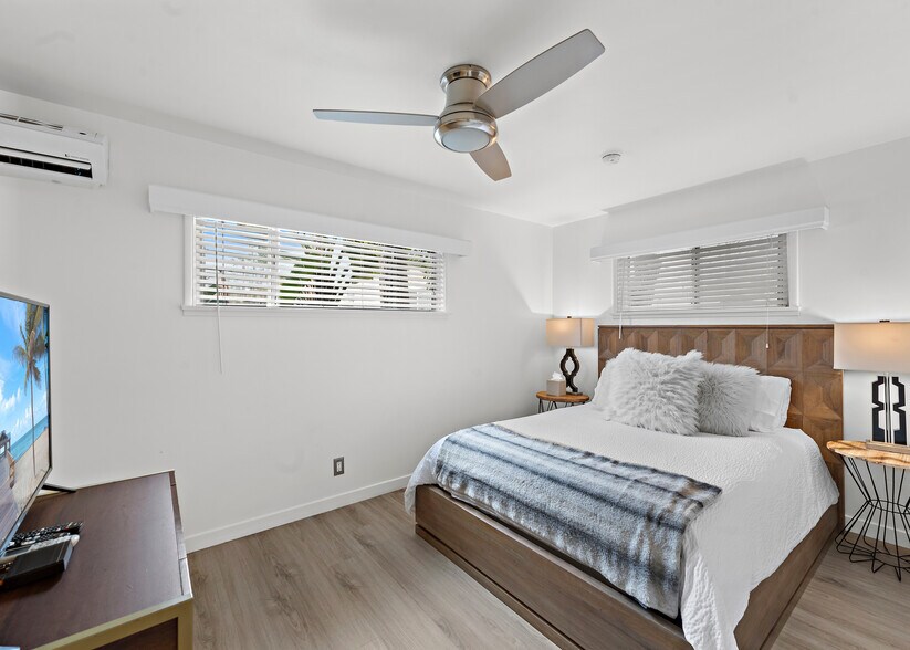 689 Sleepy Hollow Ln, Laguna Beach, CA à vendre - Photo de l’immeuble – Image 3 sur 10