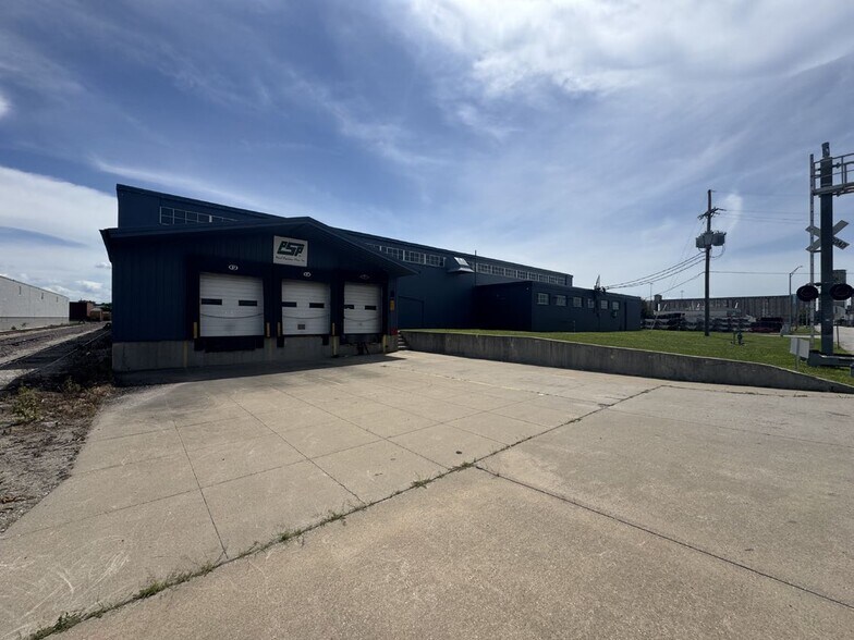 3255 Harvester Rd, Kansas City, KS à vendre - Photo de l’immeuble – Image 3 sur 11