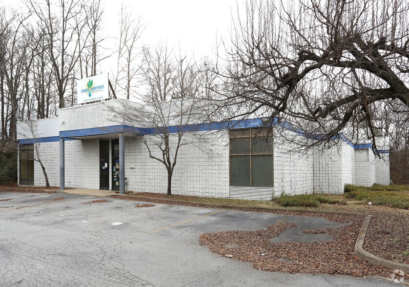 2561 W Point Ave, College Park, GA à vendre - Photo principale – Image 1 sur 17