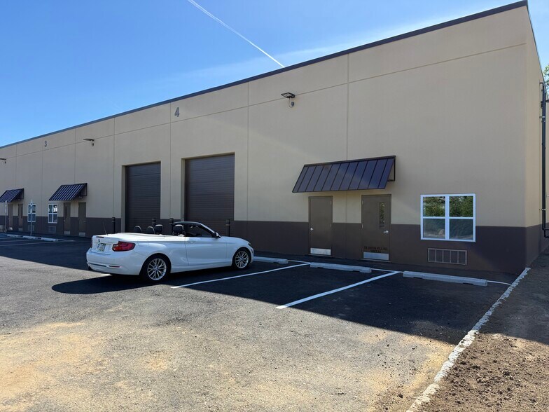 7 Union Hill Rd, Monroe Township, NJ à louer - Photo de l’immeuble – Image 2 sur 13