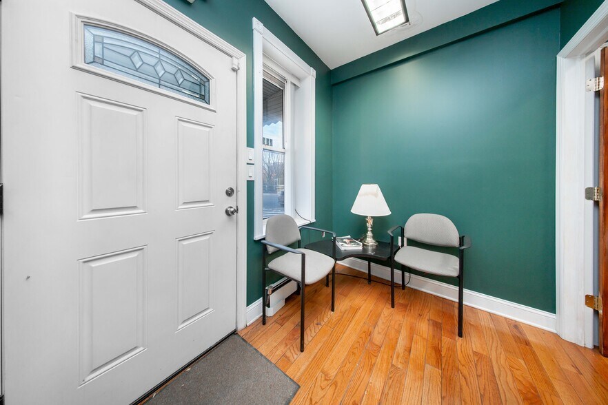 2334 Sound St, Astoria, NY à louer - Photo de l’immeuble – Image 3 sur 10