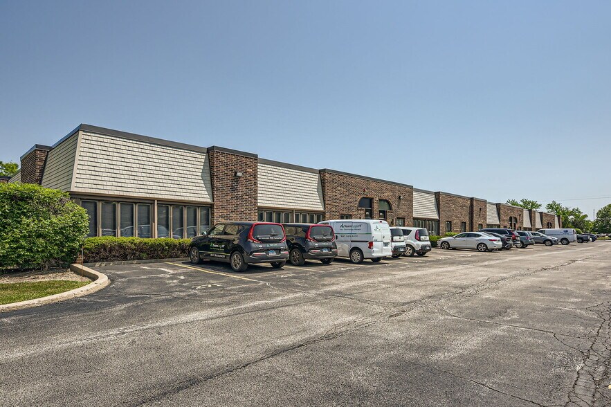 271-285 E Helen Rd, Palatine, IL à vendre - Photo de l’immeuble – Image 3 sur 14