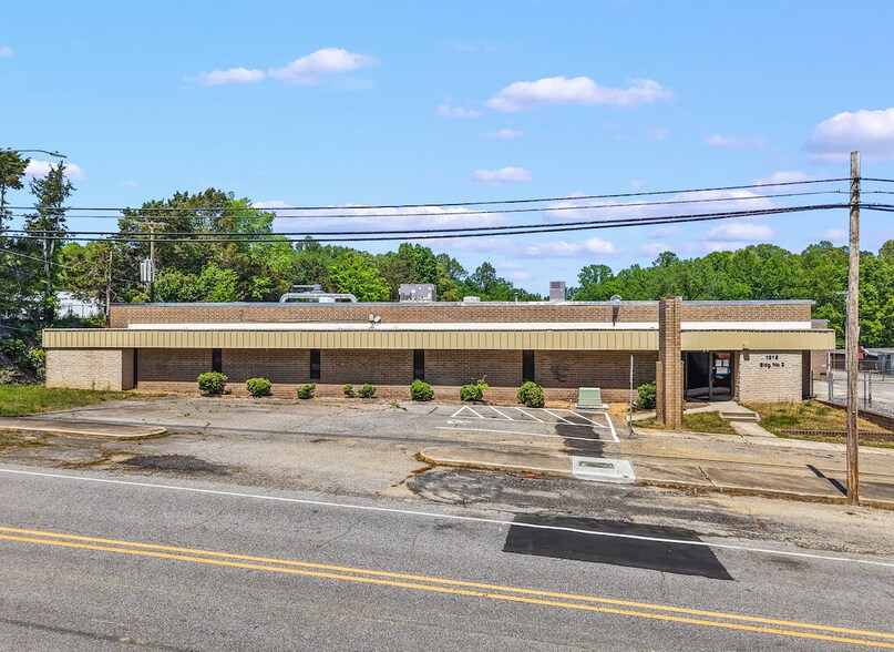 1218 Hickory Chapel Rd, High Point, NC à louer - Photo de l’immeuble – Image 3 sur 14